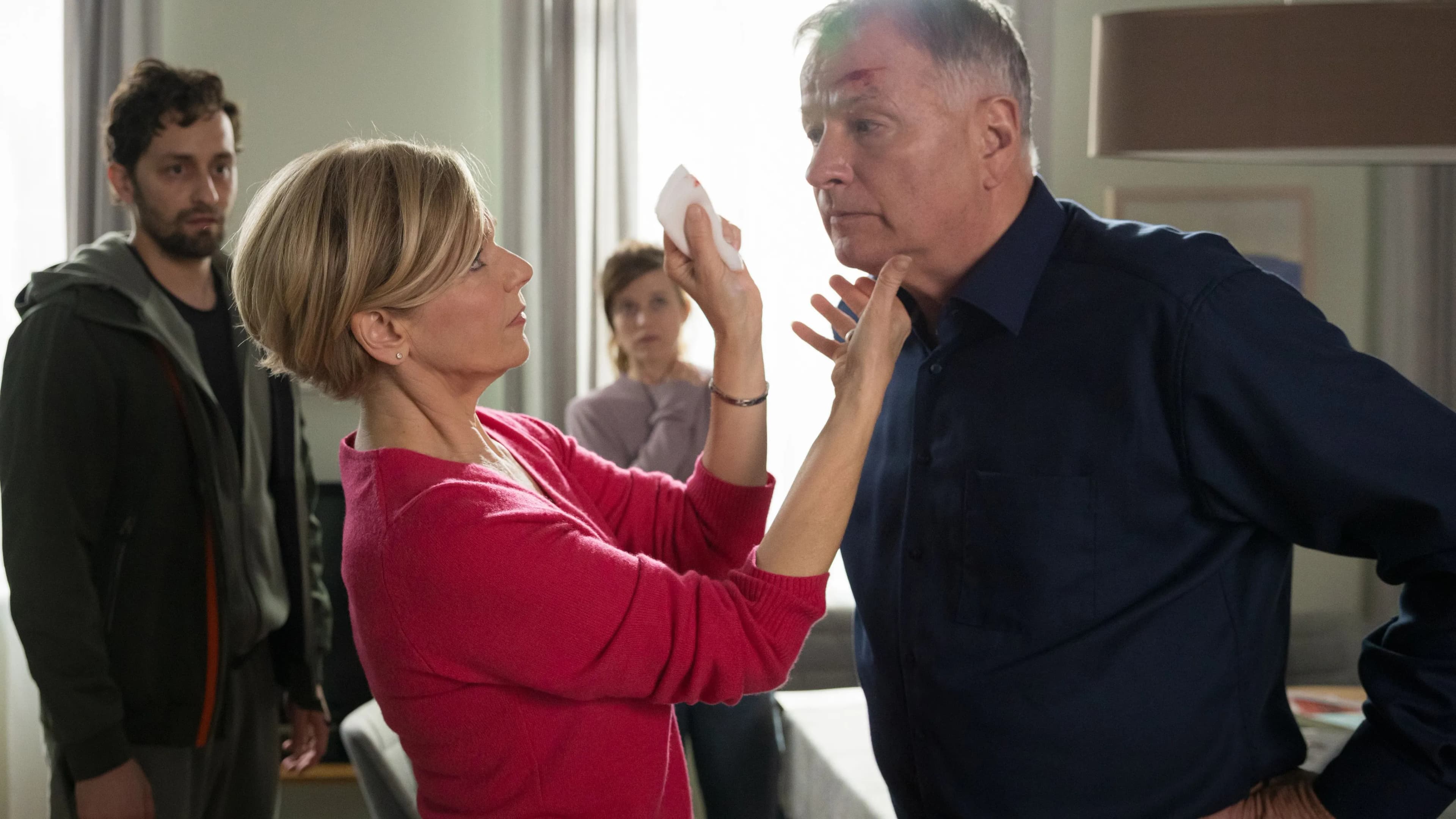 In aller Freundschaft"-Vorschau: Dr. Roland Heilmann wird attackiert!